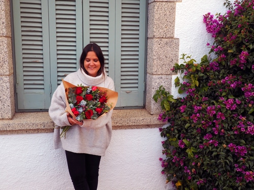 Ramo De Flores Antes Del Amanecer - Rosas, Tulipas, Flor De Cera, Eucalipto, Dentisco