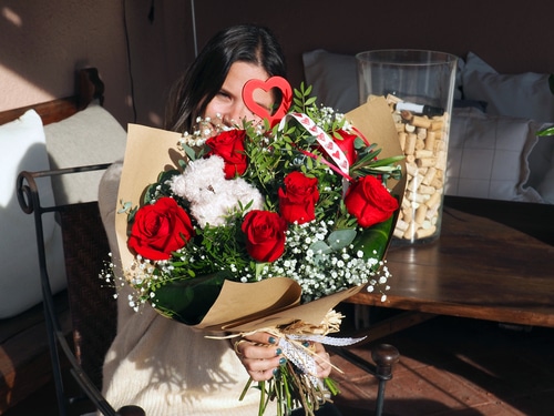 Ramo De Flores Con Rosas Rojas Con Paniculata