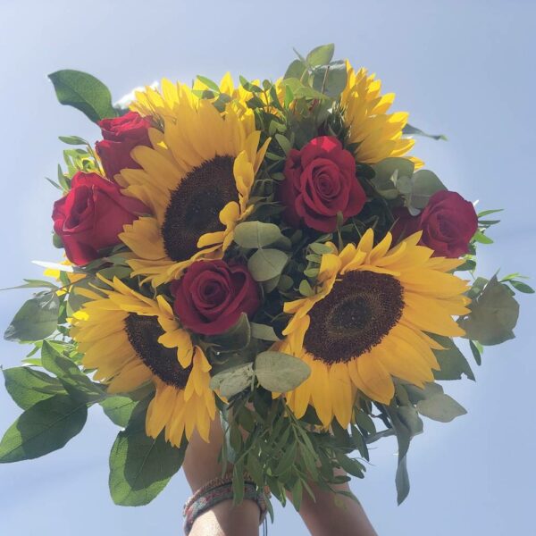 Comprar ramo de girasoles y rosas