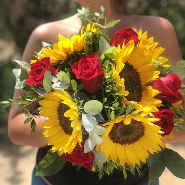 Ramo De Girasoles Y Rosas